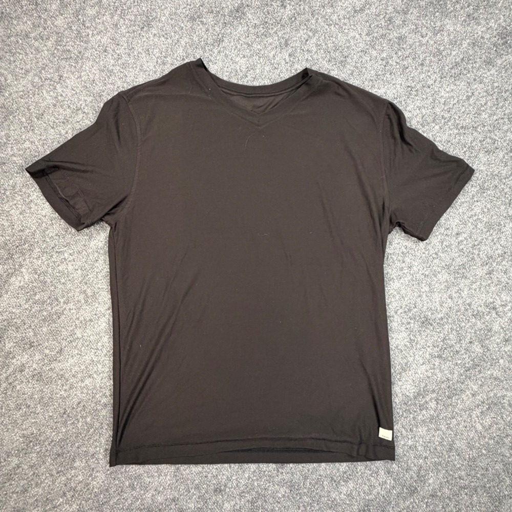 Vuori Strato Tech Tee Men Large Black V-Neck Short Sleeve Performance Shirt 0886